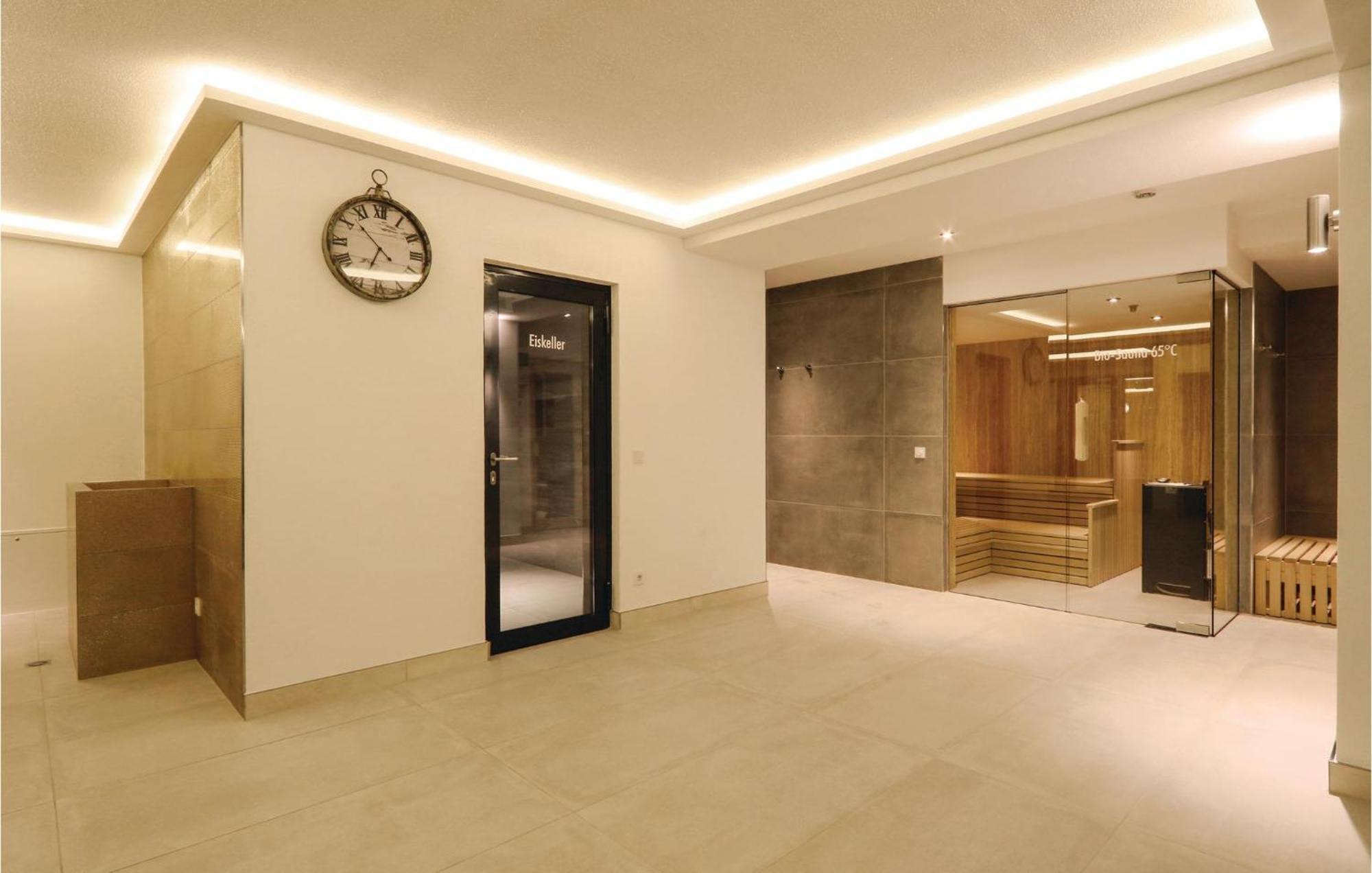 Sunny Apartment *